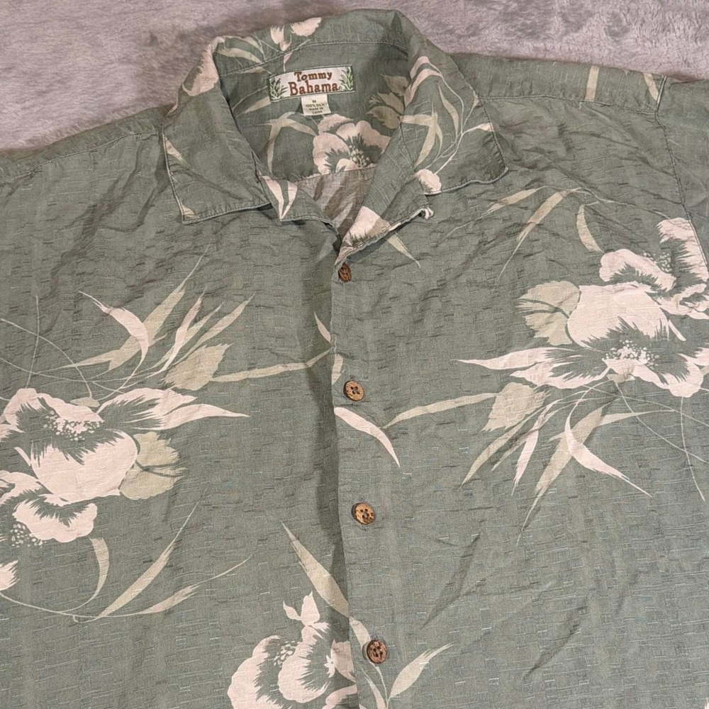 Y2K Vintage Tommy Bahama Silk Camp Shirt | Sage Green Floral | Medium